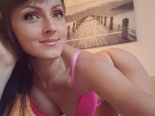 Hallo, ich bin Claire! Willkommen auf meinem Profil.Schön das Du gerade meins ausgesucht hast um geilen Spaß zu haben.Ich liebe den Sex über alles, Dirty Talk und sexy Dessous. Komm zu mir, um Deine Träume zu erfüllen..freue mich auf Dich Kuss